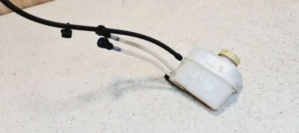 Nissan Micra Brake fluid reservoir 0204051121