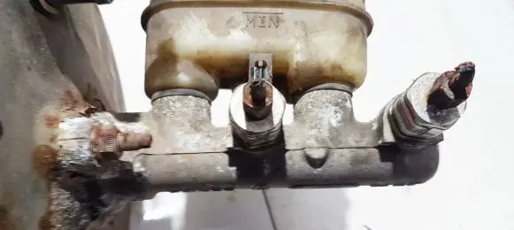 Chrysler Neon I Master brake cylinder