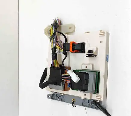 Volvo XC90 Central body control module 32400409 32400409AA