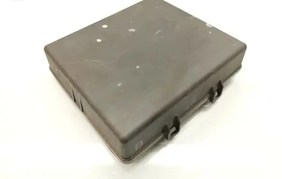 Suzuki Grand Vitara II Fuse box cover 8942YA1
