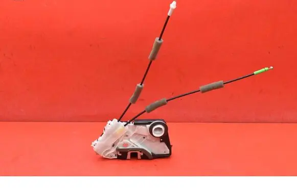 Toyota Yaris Front door lock M7319450
