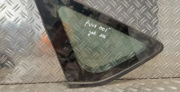 Toyota Prius (NHW20) Rear side window 43R005834