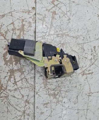 Mitsubishi Carisma Front door lock