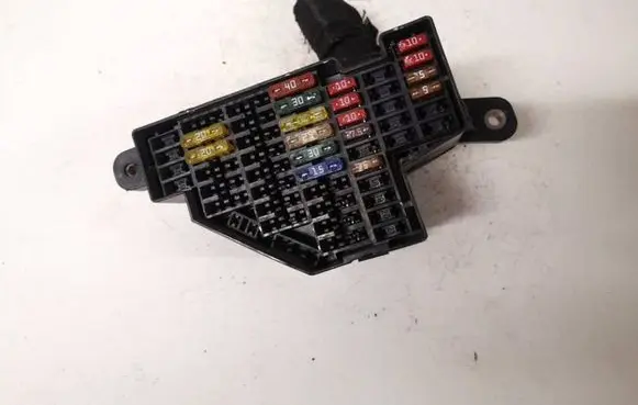 Volkswagen Golf V Fuse box set