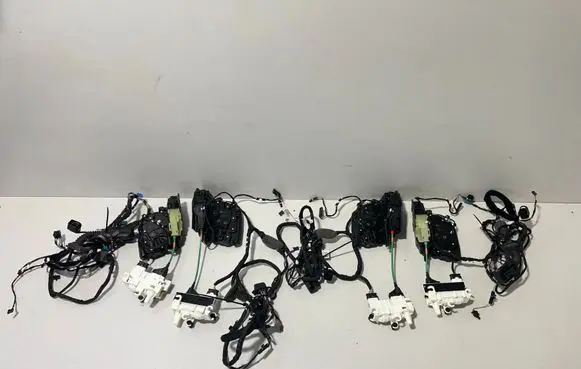 BMW 5 G30 G31 G38 Front door lock 7477699 7477704