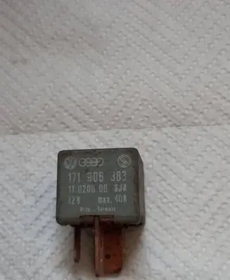 Volkswagen Golf II Other relay 171906383