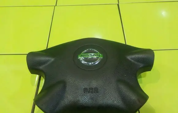 Nissan X-Trail T30 Steering wheel airbag 