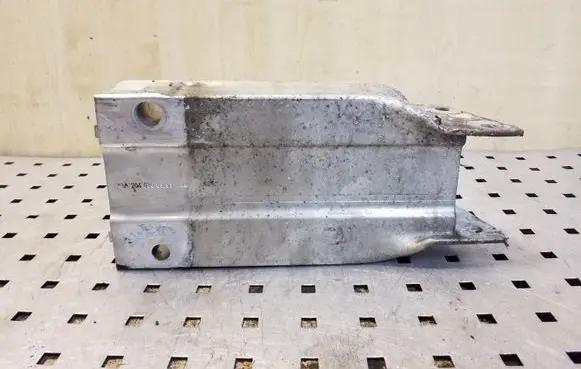 Mercedes-Benz C W204 Front bumper mounting bracket A2046200995