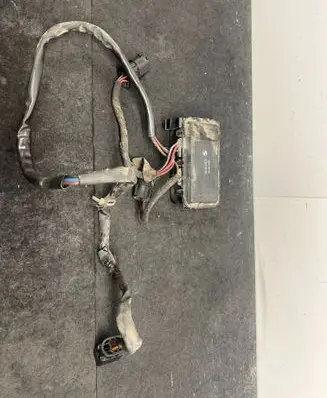 BMW 5 E39 Coolant fan relay 6921354 V23143A1X10