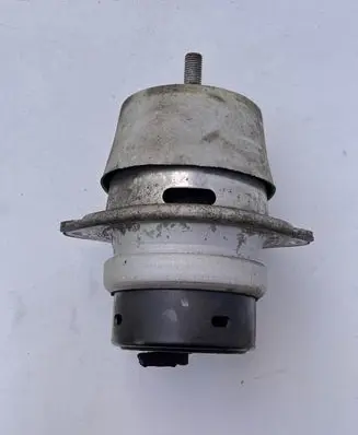 Audi Q7 4L Engine mount bracket 7L8199131F