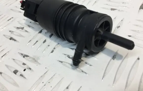 Honda Civic Windscreen/windshield washer pump 3043126