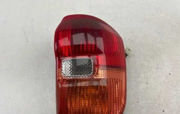 Toyota RAV 4 (XA20) Rear/tail lights E139800