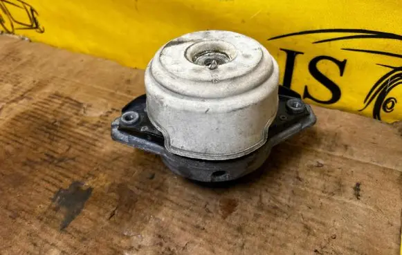 Mercedes-Benz GL X166 Engine mounting bracket A1662405817