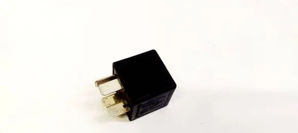 Mercedes-Benz B W245 Other relay A0025421319 V23134B52X336