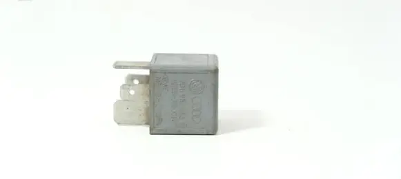 Audi A4 S4 B5 8D Other relay 8D0951253