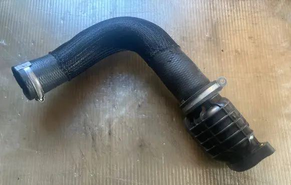 Peugeot 2008 I Intake resonator 9687261180
