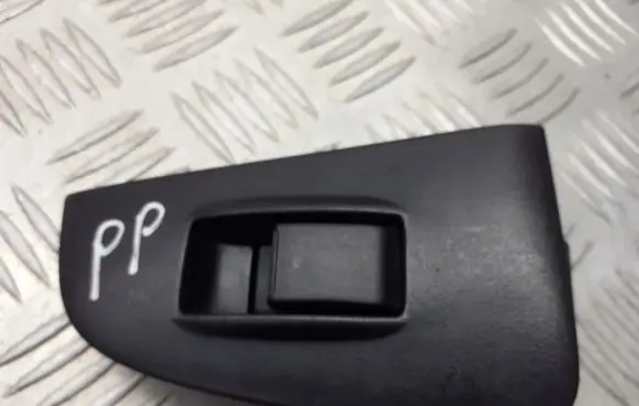 Toyota Avensis T250 Quarter vent window switch 74231-05140