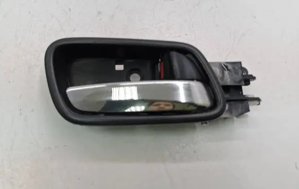 Honda CR-V Front door interior handle