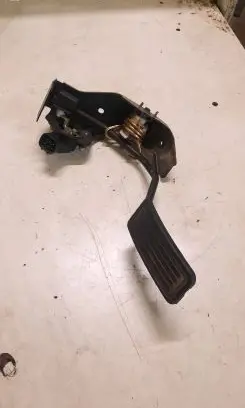 Toyota Avensis T250 Accelerator throttle pedal