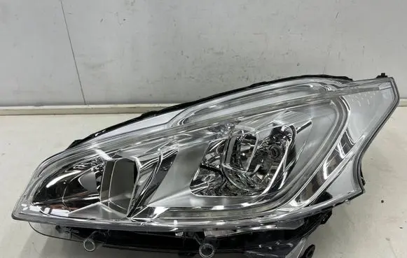 Peugeot 208 Headlight/headlamp 9802855280
