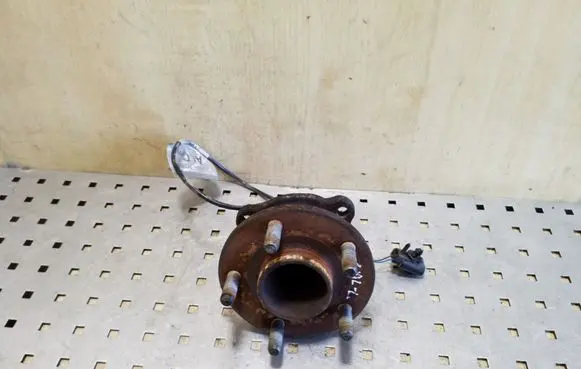 Rear wheel hub