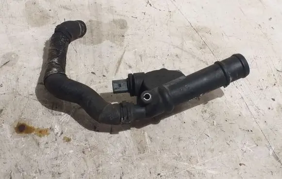 Volkswagen PASSAT B6 Engine coolant pipe/hose 03G121132B