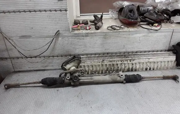 Ford Mondeo Mk III Steering rack 1S7C3200AH