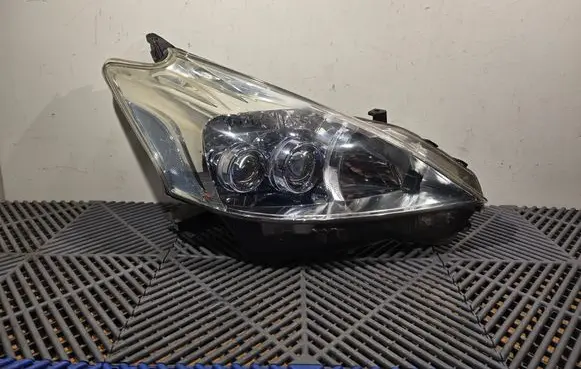 Toyota Prius+ (ZVW40) Headlight/headlamp