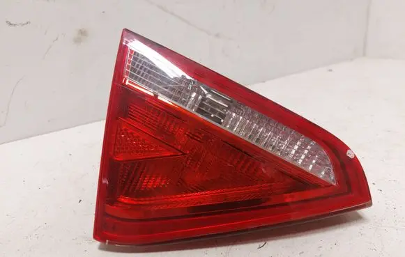 Audi A5 8T 8F Tailgate rear/tail lights 8T0945093 HH04