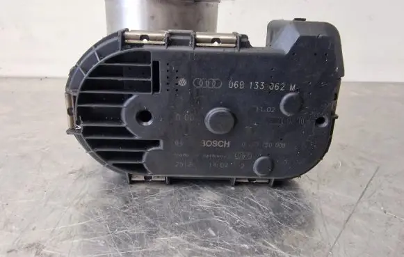 Audi A4 S4 B6 8E 8H Throttle valve 06B133062M