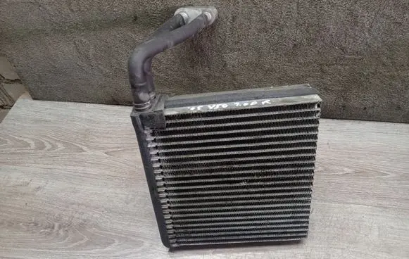 Volvo V70 Air conditioning (A/C) radiator (interior) 