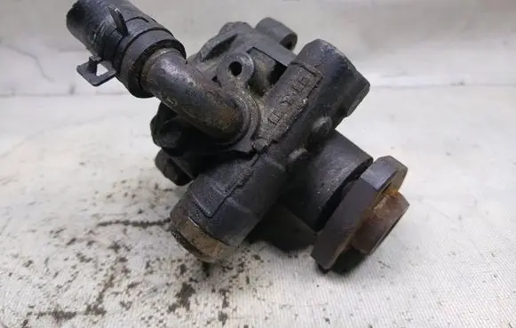 Skoda Fabia Mk1 (6Y) Power steering pump 1J0422154A