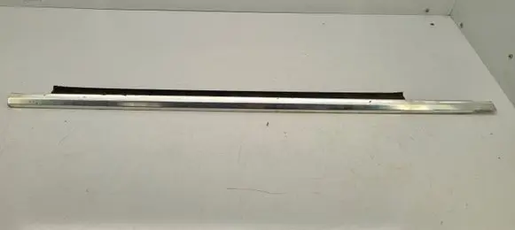 Mercedes-Benz S W126 Front door glass trim molding
