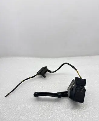 Headlight/headlamp level sensor