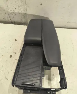 Mercedes-Benz E W212 Armrest A2046800639 0005032510