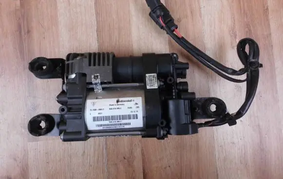 Porsche Macan (95B) Air suspension compressor/pump 95B616006C