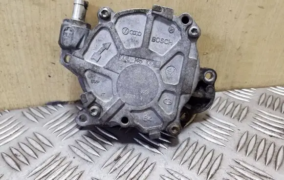 Volkswagen Golf VI Vacuum pump 03L145100G