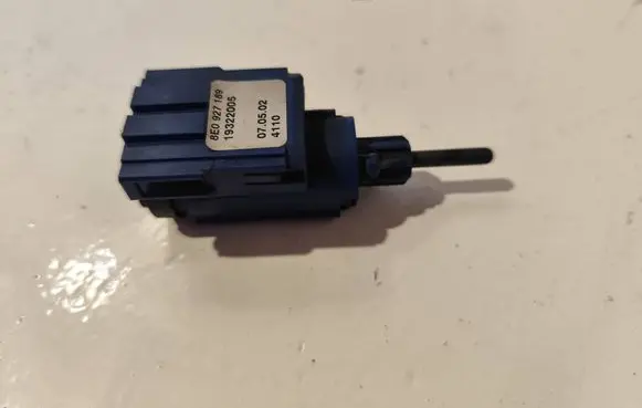 Audi A4 S4 B6 8E 8H Brake pedal sensor switch 8E0927189 19322005 4110