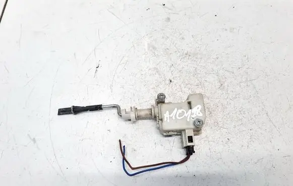 Volkswagen Touran I Central locking motor 1T0810773 3B0959782