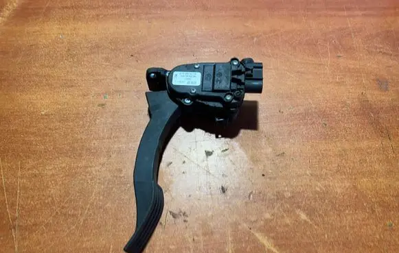 Ford Fiesta Accelerator throttle pedal 2S619F836BA