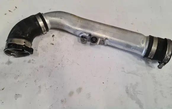 Mercedes-Benz C W205 Turbo air intake inlet pipe/hose A6510905337
