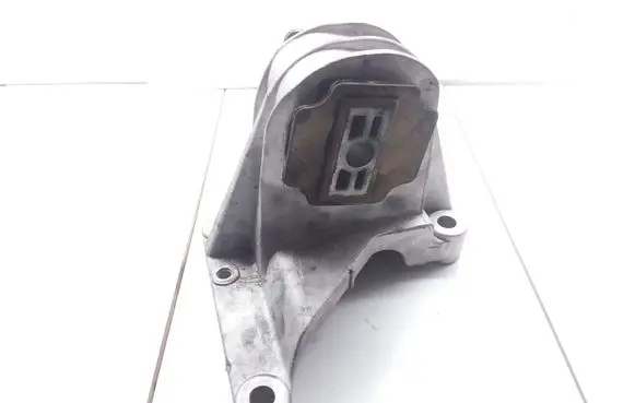 Volvo S80 Engine mount bracket 