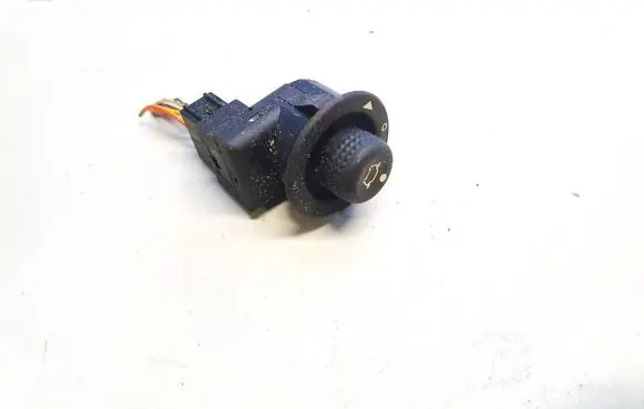 Wing mirror switch