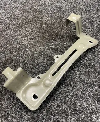 Volkswagen Touareg III Fender mounting bracket 760821432