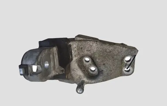 Toyota RAV 4 (XA50) Engine mounting bracket