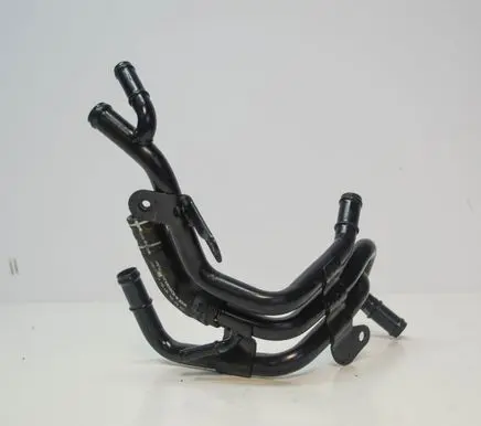 Volkswagen PASSAT B8 Engine coolant pipe/hose 04L121051P