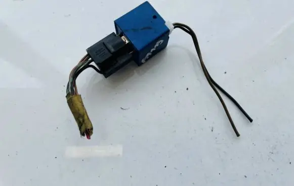 Audi A6 S6 C4 4A Other relay e2010r021495