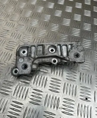 Mercedes-Benz CLA C117 X117 W117 Engine mounting bracket A6512200607