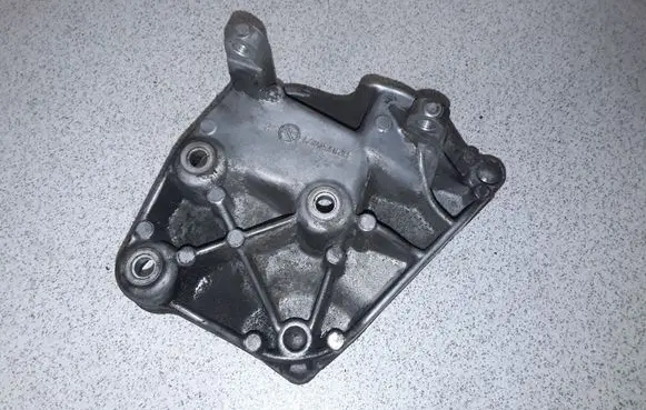 BMW 3 E46 A/C compressor mount bracket 64557794614 7794614
