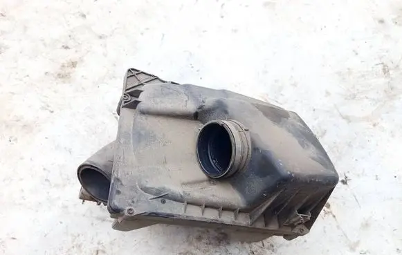 Opel Astra H Air filter box 55557127